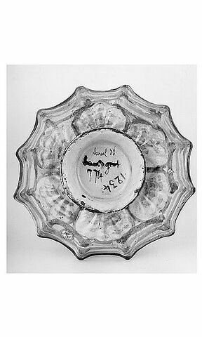 Coupe ronde godronnée : profil de guerrier casqué, image 9/9