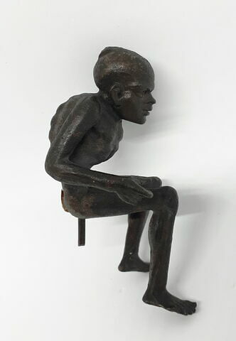 Statuette : pygmée assis, image 3/5
