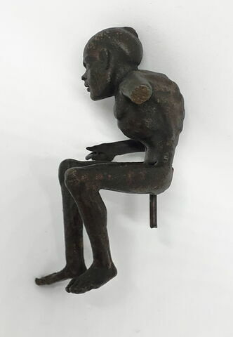 Statuette : pygmée assis, image 4/5