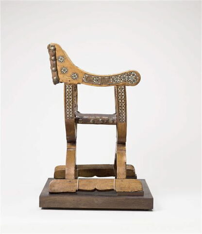 Fauteuil en X à décor de marqueterie, image 5/7