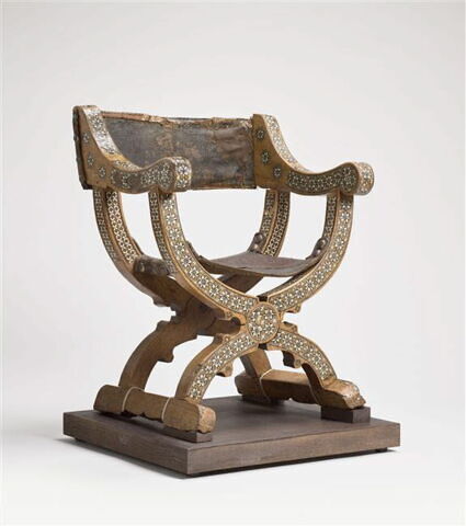 Fauteuil en X à décor de marqueterie, image 6/7