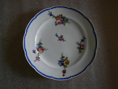 Assiette, d'un service de table (TH 731 à TH 808), image 2/3