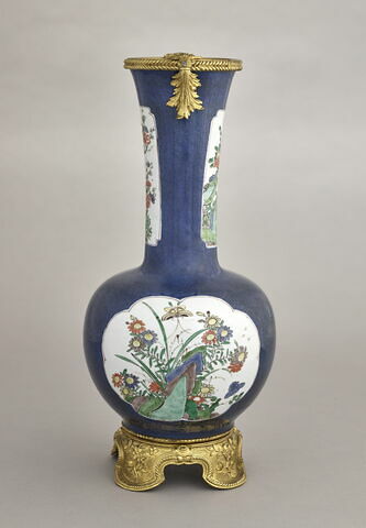 Vase en forme de carafe, à panse sphérique, d'une paire (TH 484), image 6/9