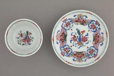 Tasse à thé et soucoupe d'un ensemble de trois (TH 505 à 507), image 2/3