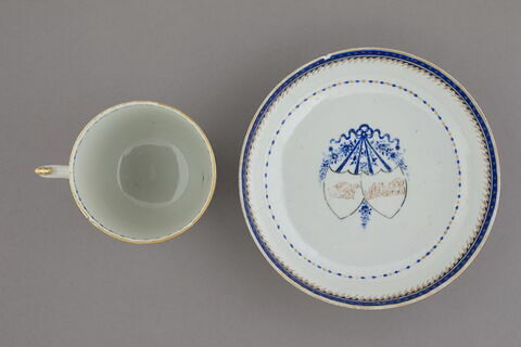 Tasse haute à anse et soucoupe (TH 548 à 550), image 3/4