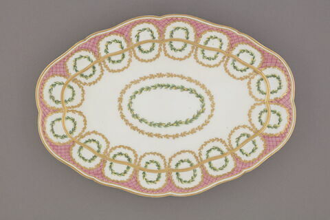 Petit plat ovale à contours