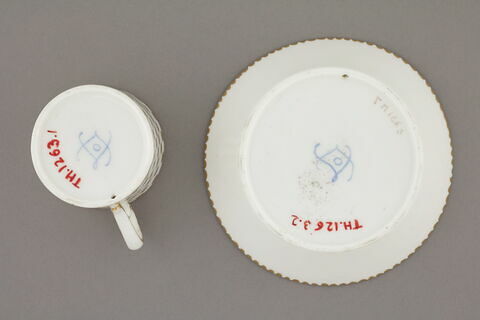 Tasse litron et soucoupe d'une paire (voir TH 1264), image 2/3