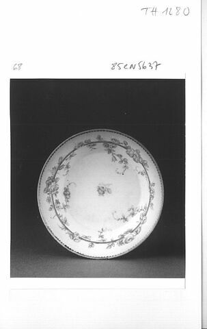 Tasse litron et sa soucoupe, d'un ensemble de trois (TH 1280 à 1282), image 2/2