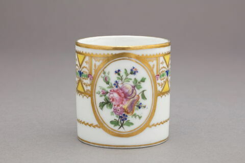 Tasse et sa soucoupe, image 3/4