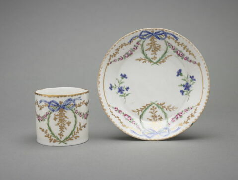 Tasse litron et soucoupe, d'une paire (TH 1418), image 3/8