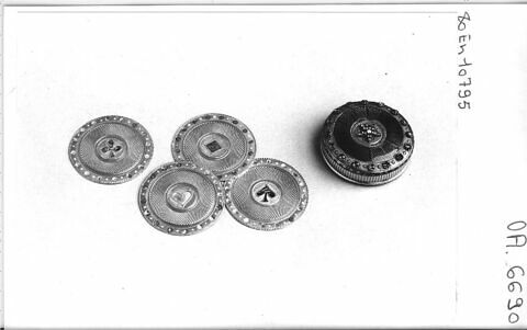 Petite boîte à quatre jetons, image 2/3