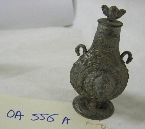 Ampoule plate, d'une série de trois (OA 556 A à C)