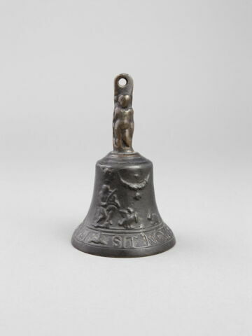 Sonnette surmontée de trois figurines adossées, image 2/2