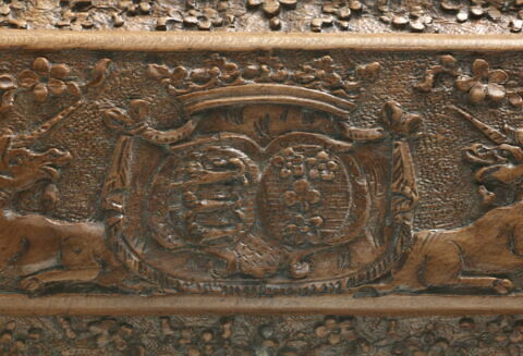 Boîte de toilette rectangulaire armoriée en bois sculpté, image 5/11