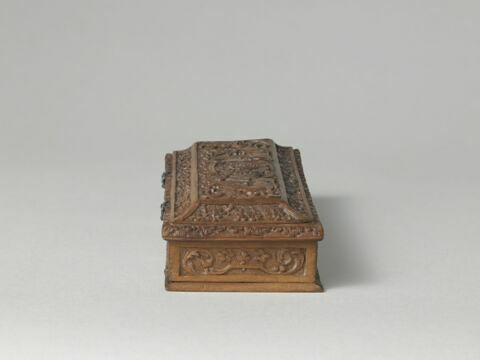 Boîte de toilette rectangulaire armoriée en bois sculpté, image 8/11