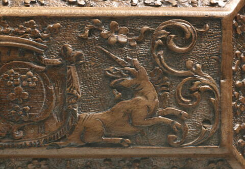 Boîte de toilette rectangulaire armoriée en bois sculpté, image 11/11