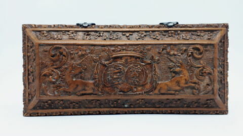Boîte de toilette rectangulaire armoriée en bois sculpté, image 4/11
