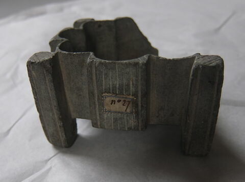 Fragment de coupe, de brasero ou brûle-parfum (?), image 3/4