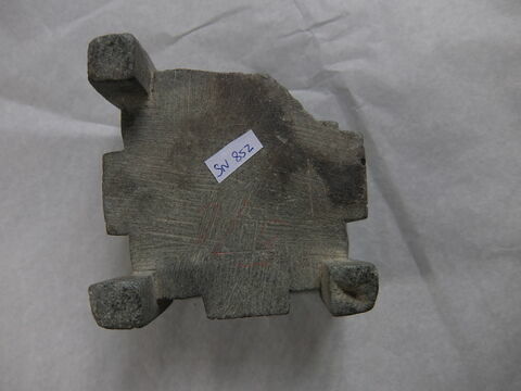 Fragment de coupe, de brasero ou brûle-parfum (?), image 2/4