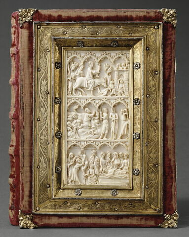 Manuscrit de Denis l'Aréopagite, recouvert d'une reliure sertissant deux feuillets d'un diptyque de la Passion
