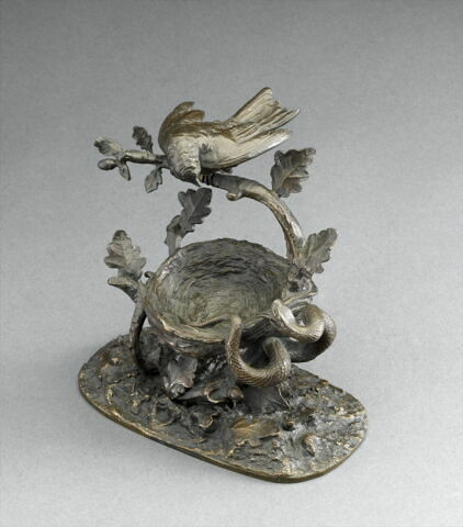 Vide-poche : l'oiseau défendant son nid, image 3/9