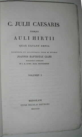 Ouvrage en latin : Julius Cesar en trois volumes ayant appartenu au duc de Reichstadt (MS 354 à 356), image 1/1
