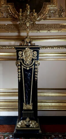 Gaine de style Louis XIV.