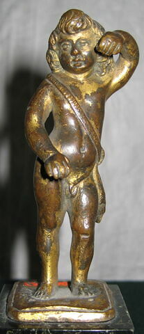 Statuette : enfant au baudrier