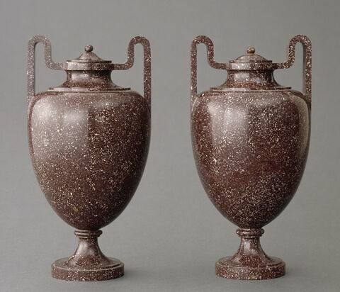 Vase "étrusque", d'une paire (MR 2821)
