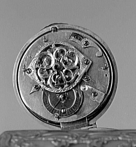 Nécessaire à pans coupés surmonté d'une montre, image 11/12