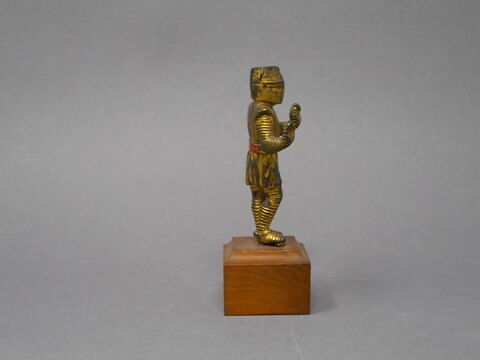 Statuette : guerrier à heaume, image 2/5