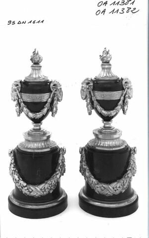 Vase, d'une paire (avec OA 11381), image 3/12