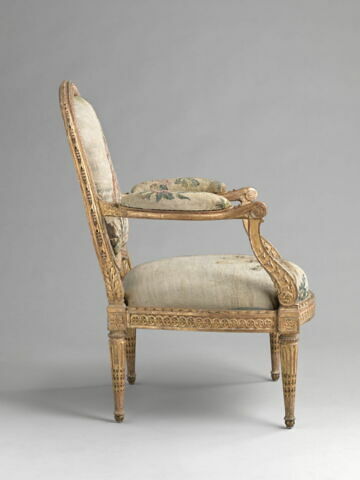 Canapé à joues, d'une suite de deux (avec OA 10506 2) et de huit fauteuils 
