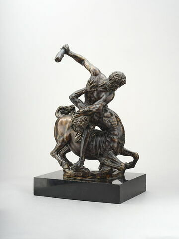 Groupe sculpté : Hercule et le Centaure, image 1/5