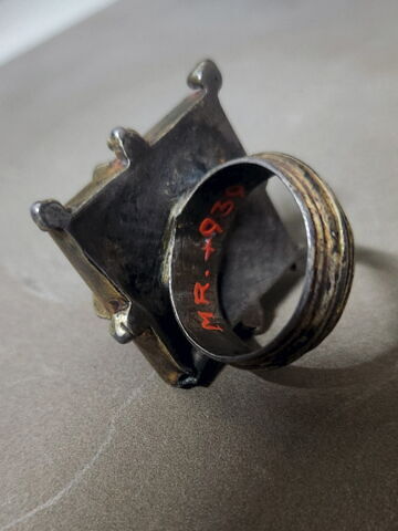 Bague à chaton pyramidal, image 4/5