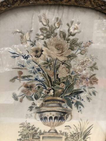 Tableau brodé : un vase de fleurs, image 2/9