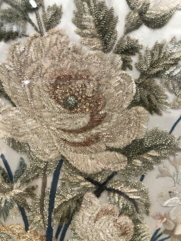 Tableau brodé : un vase de fleurs, image 3/9