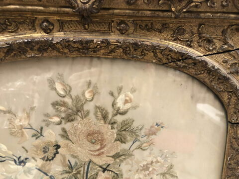 Tableau brodé : un vase de fleurs, image 5/9