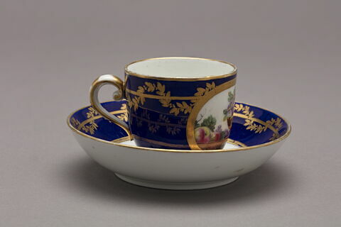 Tasse et soucoupe, image 2/5