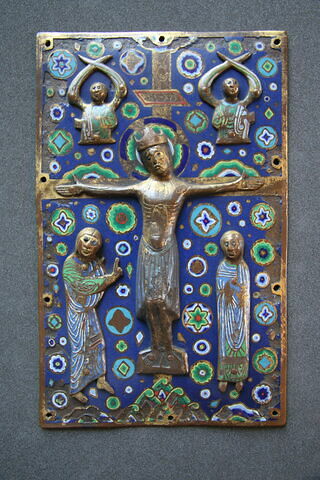 Plat de reliure ou plaque de châsse : Crucifixion avec figure d'applique du Christ couronné