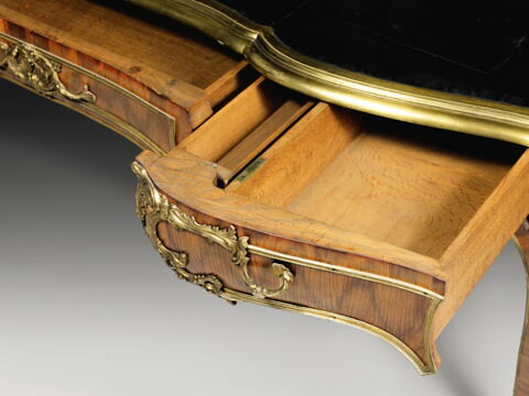 Bureau plat, dit 