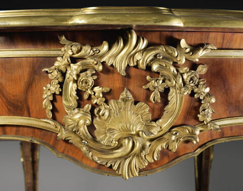 Bureau plat, dit 