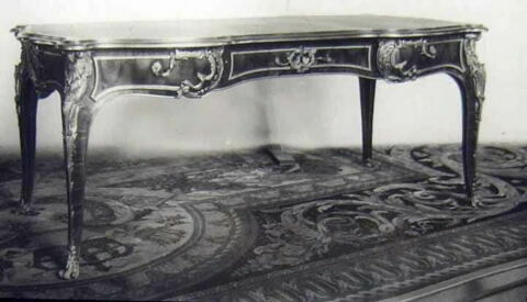 Bureau plat, dit 