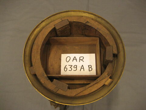 Table en encoignure, d'une paire, image 7/10