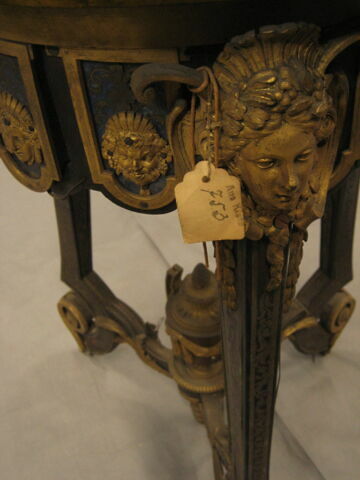 Table en encoignure, d'une paire, image 8/10
