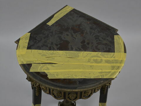 Table en encoignure, d'une paire, image 5/10
