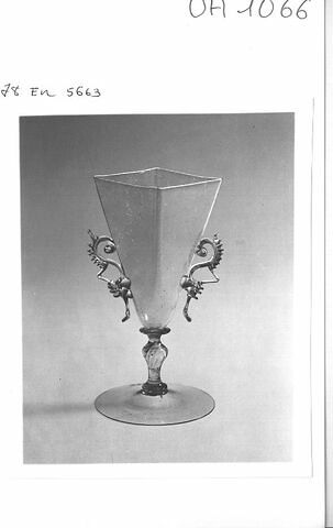 Verre à jambe