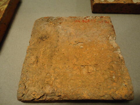 Carreau de pavement bicolore, d'un ensemble de quatre (OA 10218 29 à 31 bis), image 3/3