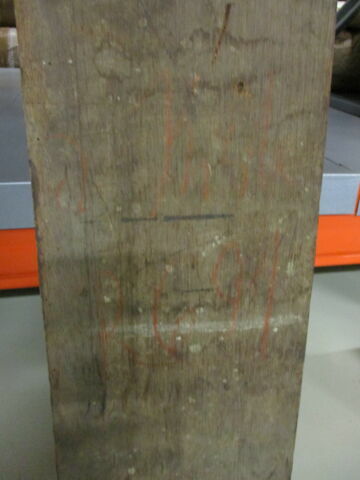 Deux fragments d'un panneau de lambris décorés d'une rosace centrale, image 12/13