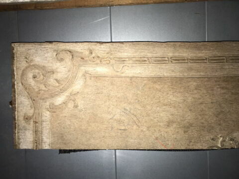 Deux fragments d'un panneau de lambris décorés d'une rosace centrale, image 2/13